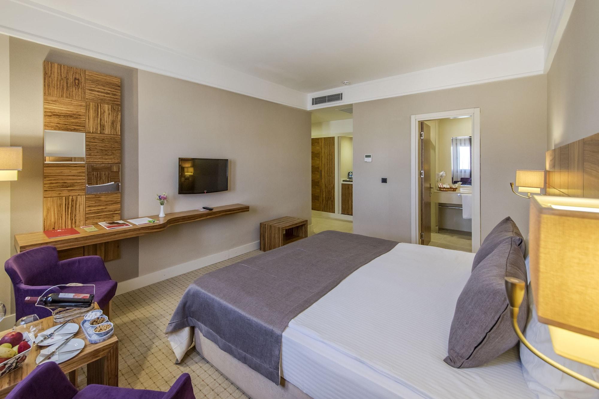 Hotel Ramada By Wyndham Cappadocia à Ortahisar Extérieur photo