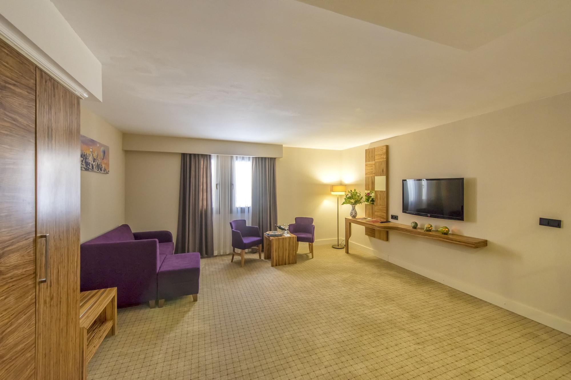 Hotel Ramada By Wyndham Cappadocia à Ortahisar Extérieur photo