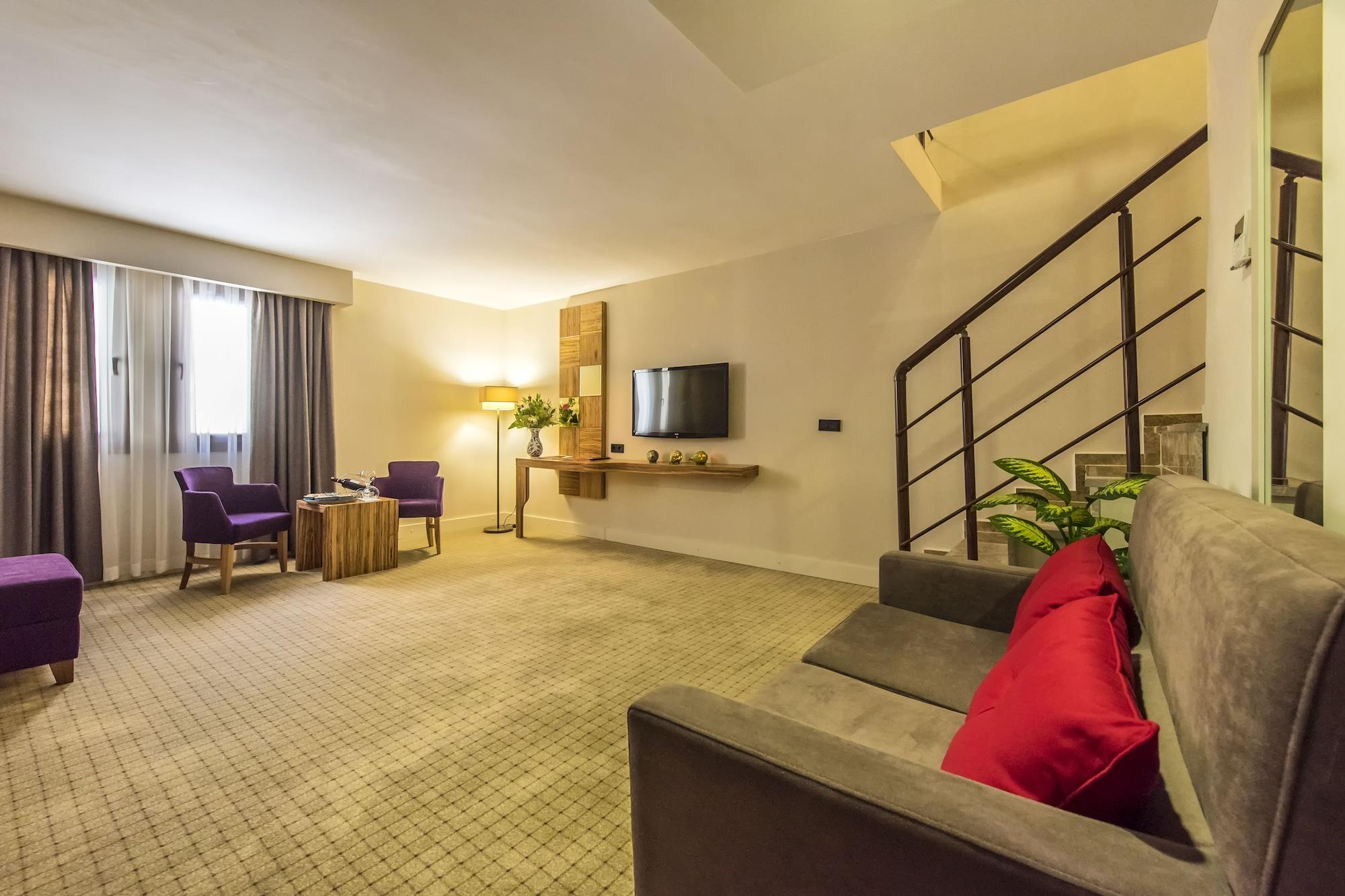Hotel Ramada By Wyndham Cappadocia à Ortahisar Extérieur photo