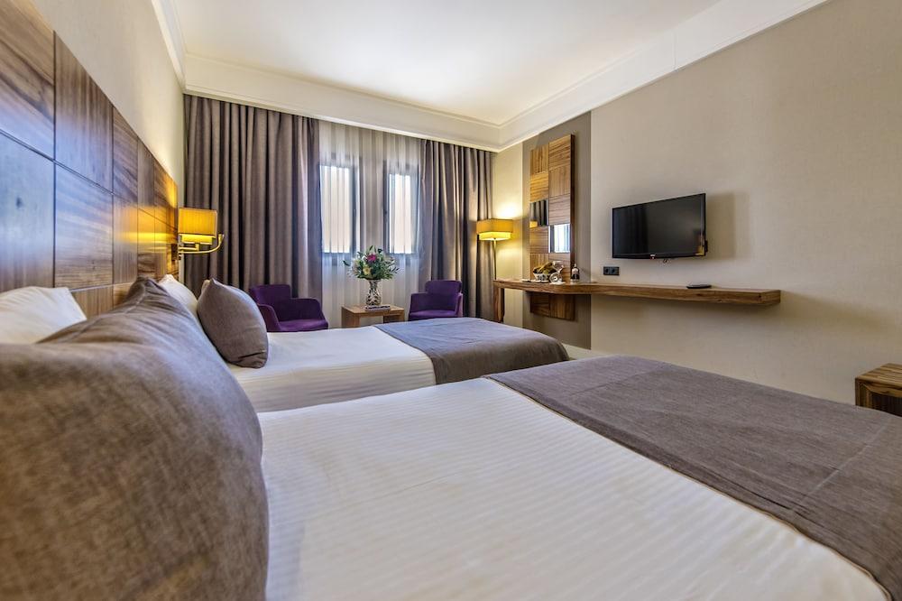 Hotel Ramada By Wyndham Cappadocia à Ortahisar Extérieur photo