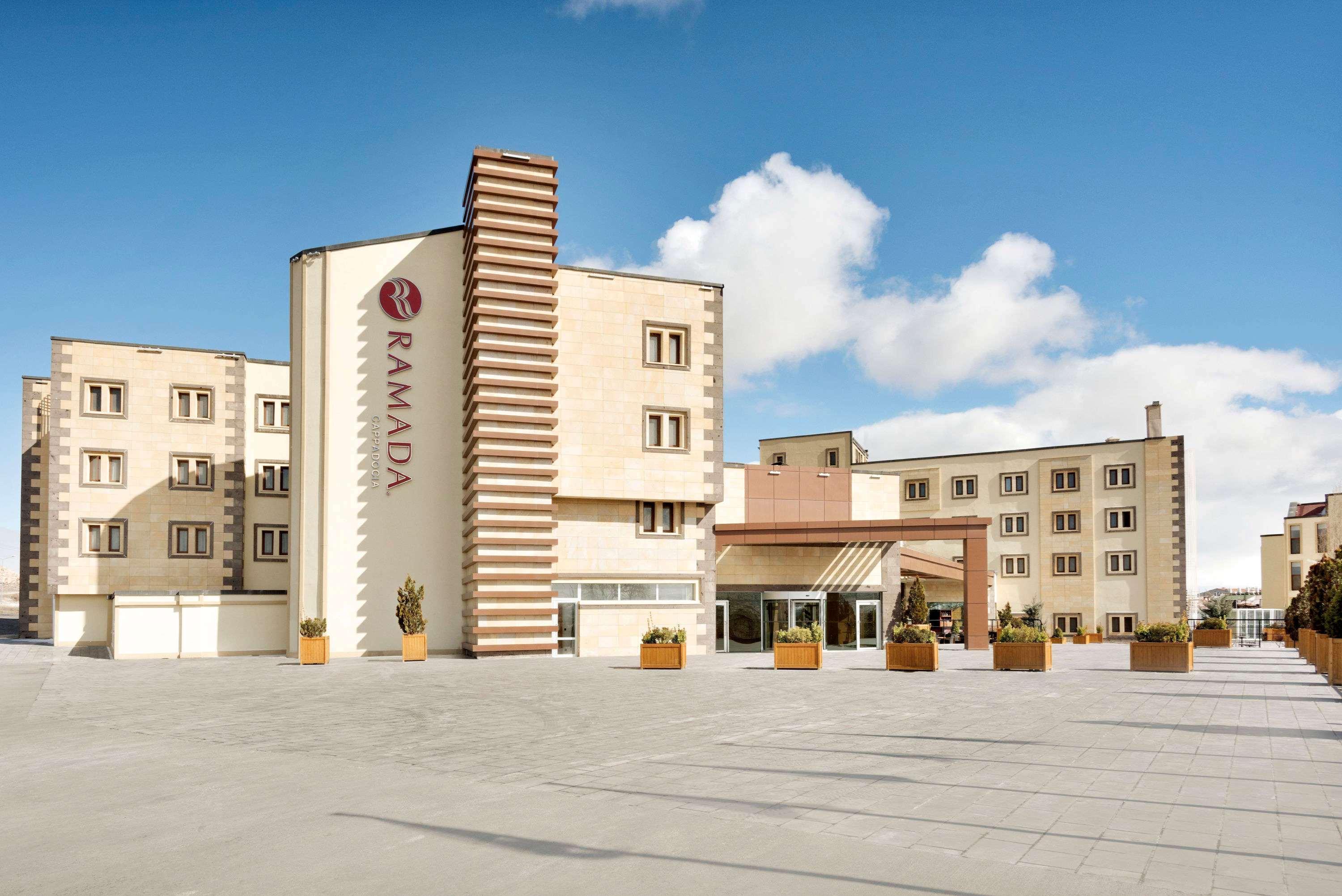 Hotel Ramada By Wyndham Cappadocia à Ortahisar Extérieur photo
