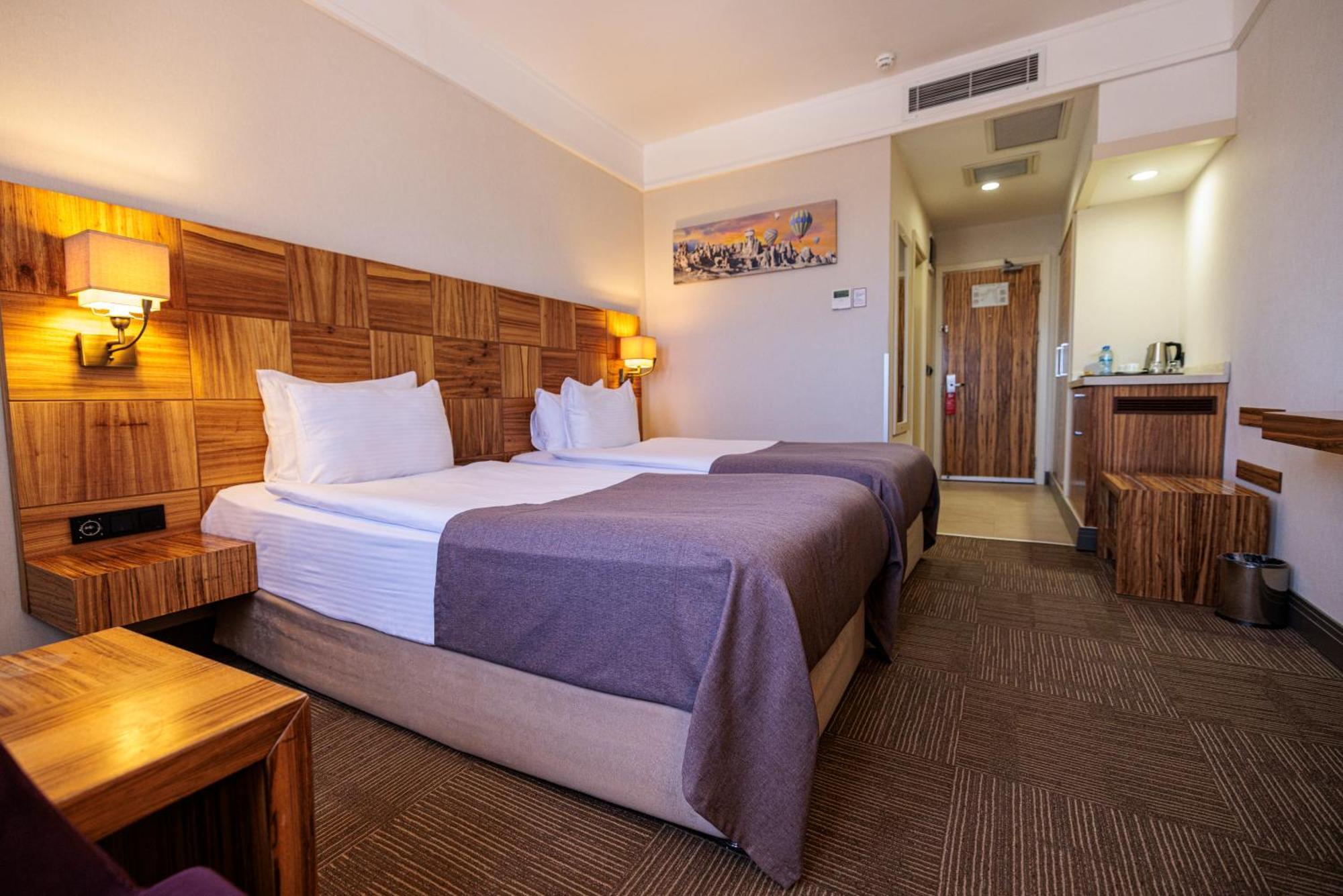Hotel Ramada By Wyndham Cappadocia à Ortahisar Extérieur photo