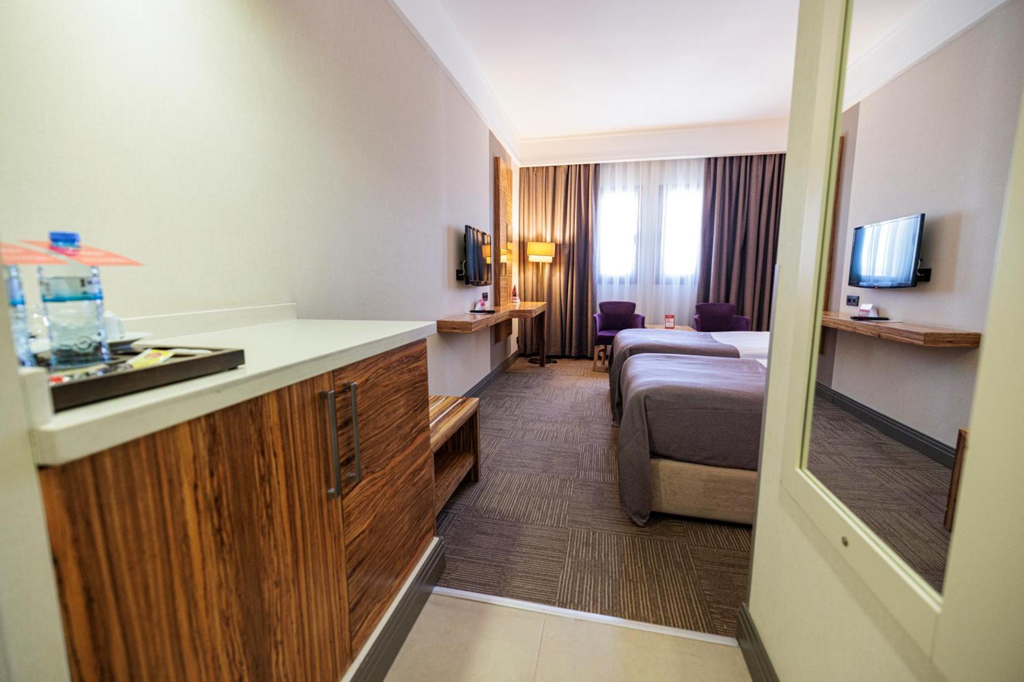 Hotel Ramada By Wyndham Cappadocia à Ortahisar Extérieur photo